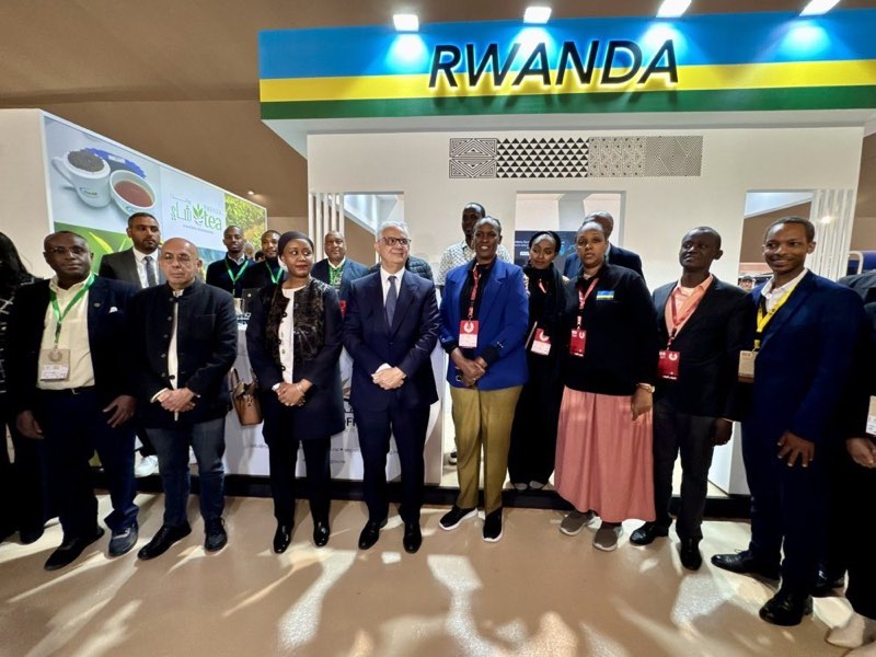 Le pavillon du Rwanda, pays invité d'honneur, avec la délégation officielle rwandaise